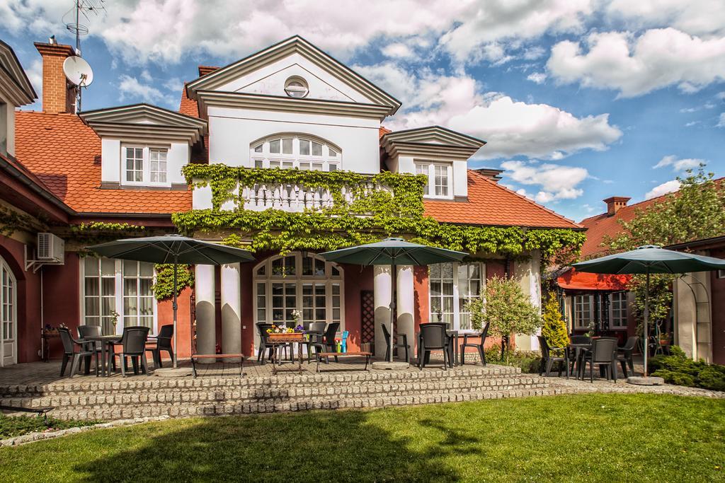 Pensjonat Zacisze Plewiska Exterior photo